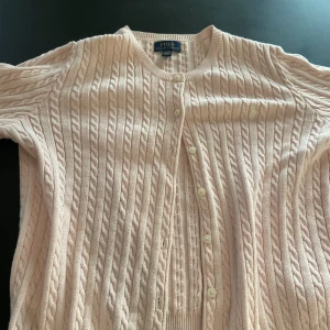 Ralph Lauren kofta - Säljer min jätte fina Ralph Lauren kofta i storlek 160, nypris ungefär 1000kr.