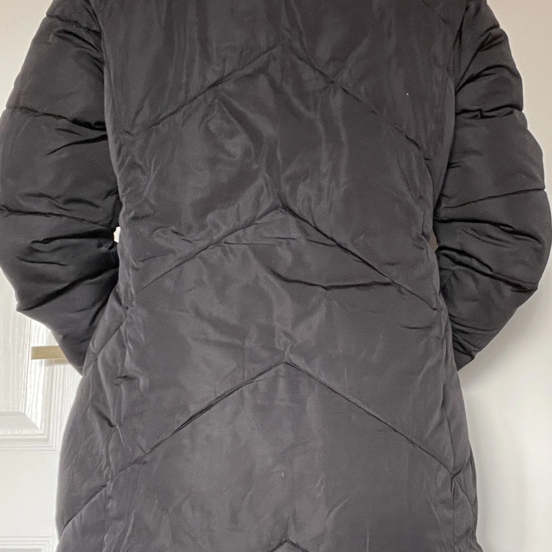 Lång svart dunjacka  - 90