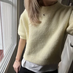 Stickat tshirt  - Bra skick, skriv vid frågor 🫶