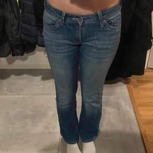 säljer nu dessa jeans från pepe london, säljer pga att dom har blivit för korta för mig!! mycket bra skick💓