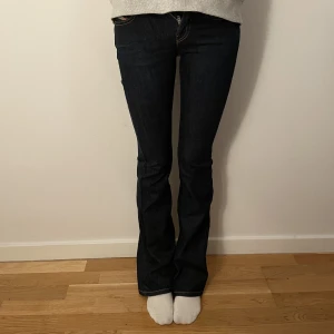 Diesel jeans  - Säljer dessa skit snygga Diesel jeans som är perfekta till hösten men tyvärr är för små för mig💞 Sitter perfekt på mig i längde som är 170