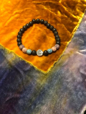 Armband  - Armband i lavasten.  Finns att hämta i Hökarängen eller postas.