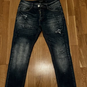 Alessandro Zavetti - Jeans av märket Alessandro Zavetti, strlk 30/30. Bra skick. 