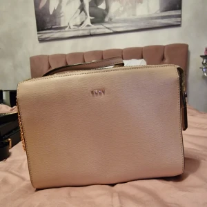 DKNY - Äkta, nyskick, roseguld