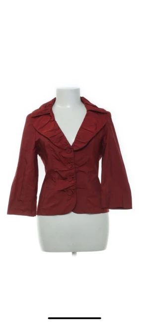 Kavaj/Skjorta/blazer - Säljer den här då den var för liten för mig när jag beställde den. Ärmarna är tre-kvarts och den är i nyskick🩵