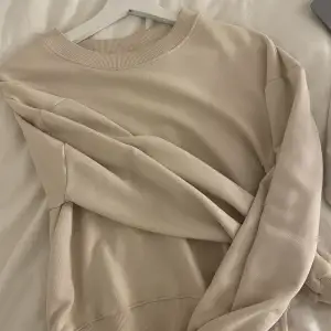 super fin beige tröja från gina tricot 🩷🩷 xs men sitter mer som s