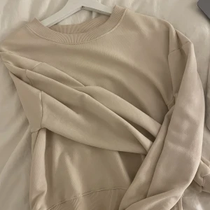 super fin beige tröja - super fin beige tröja från gina tricot 🩷🩷 xs men sitter mer som s