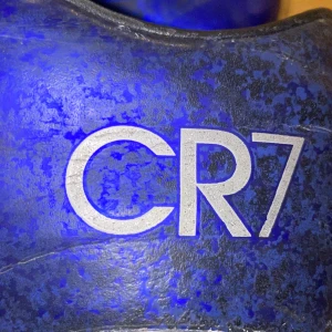 CR7 fotbollsskor - Säljer mina blåa gamla CR7 Nike fotbollsskor för att dom är försmå. Bra skick, men några små skråmor på vissa ställen men funkar utmärkt! Pris kan diskuteras! Nypris: olika men ungefär 700- 1200kr