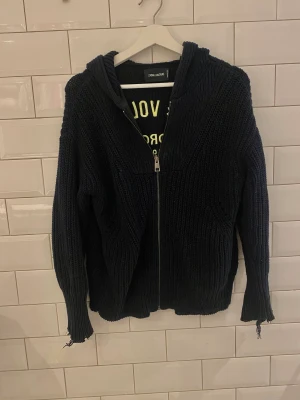 Zadig zip hoodie - Snyggt stickad zip hoodie från Zadig🤍väldigt bra skick💕