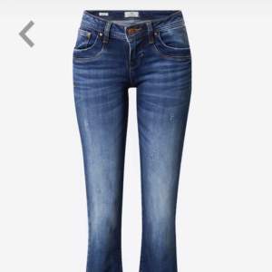 Ltb jeans valerie strl 25/32, sällan använda så väldigt gott skick! Nypris 800kr, mitt pris 590kr💘 Tryck gärna på köp nu! (har inga bilder på, då de är för stora)