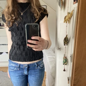 zara blus - Så snygg blus från zara, använd 2 gånger! Priset kan diskuteras