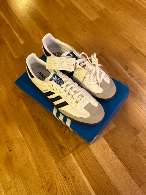 Adidas Samba OG Vegan - SAMBA OG Adidas veganska sneakers. Strlk: 46 & 2/3 Endast testade, aldrig använda utomhus. 