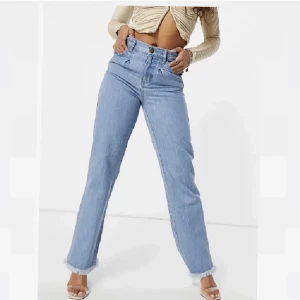 Blå FemmeLuxe jeans  - Fina raka jenas, aldrig använda då de inte passade mig