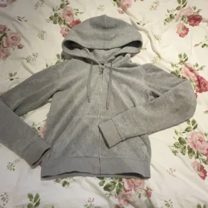 Juciy tröja  - En fin juciy tröja som inte kommer till användning skriv om ni vill ha fler bilder!💕