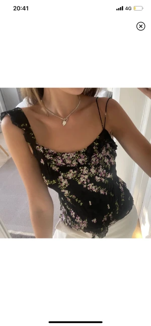 Sommrigt linne - Säljer denna topp då den inte kommer till använding och den är köpt på plick! ❤️❤️