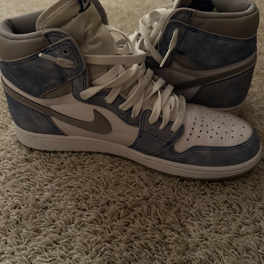 Jordan 1 Hyper royal smoke grey - 90