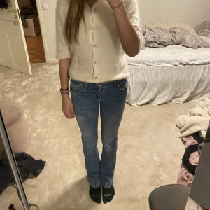 Ltb jeans - Jeans från ltb!! Superlånga och coola detaljer🙏🏼Innerbenslängden är 88 cm