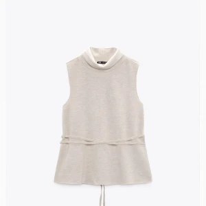 Beige Zara topp - Nästan helt oandvänd Zara topp. Skriv för mer bilder💕