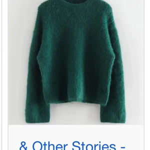 Stickad tröja  - Säljer min otroliga stickade tröja ifrån & other stories i storlek S säljer den då det inte är min stil. Såå perfekt nu inför vintern. Ny pris 1,450kr säljer för 1000 🤍 kom med egna pris förslag! 