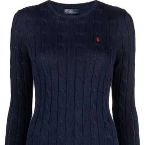  Ralph lauren  - Säljer min fina Ralph lauren tröja för att jag inte använder den inga defekter alls. Kom privat för fler bilder på den! Polo märket är rosa!💗