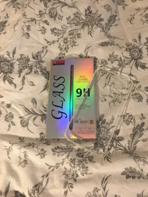 Skal och skydd t iPhone 12 PRO max - Genomskinligt Skal och skärmskydd till  iPhone 12 PRO max säljer pga köpte fel storlek😏