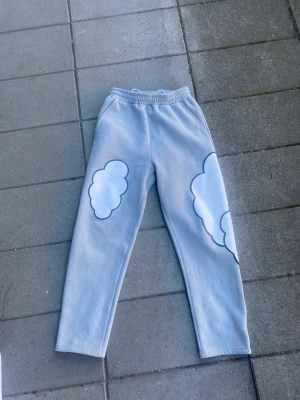 Vivra100 Sweatpants - Straight leg Sweatpants. Skriv insta om du vill köpa: vivra100