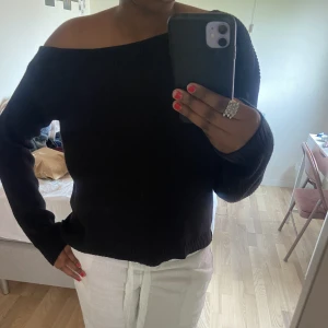 Stickad tröja  - Stickad tröja. Köp direkt för 70 kr