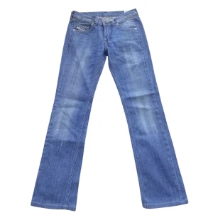 Diesel jeans - Superfina lågmidjade diesel jeans i fint skick som tyvärr är för små på mig. Köpta på Vestiaire Collective för ca 600kr