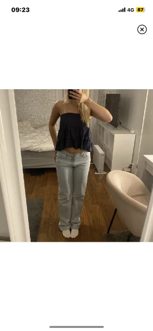 Low waist jeans - super fina jeans från never denim i modellen Low Straight 570 jeans från bikbok i stl 24/32  . Säljer då de tyvärr inte passar mig längre, är även använda fåtal gånger. Skriv privat vid fundering, nypris är 699kr💞 Budgivning vid fler intresserade 😊