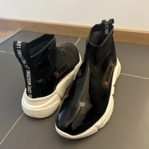 Love Moschino sneakers - Använd vid 1 tillfälle, bra skick, äkta