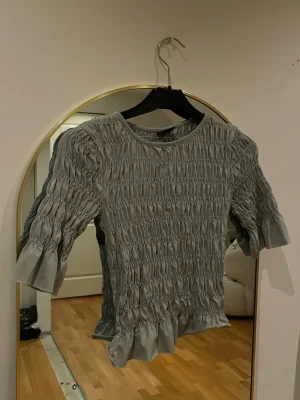 T-shirt  - Jättefin grön t-shirt som är stretchig som är använd typ 3 gånger💕