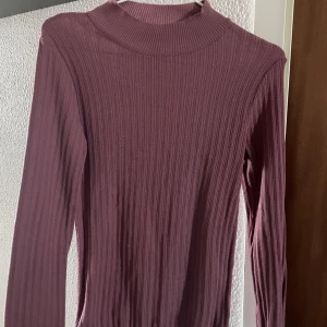 Tröja  - En Basic rosa ish långärmad tröja, köpte i London förra året! <33