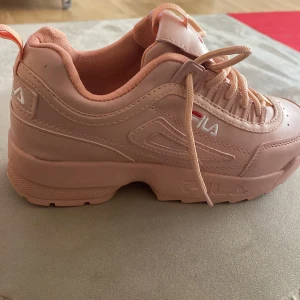 1 par rosa fila skor - Rosa fila skor Helt oanvända