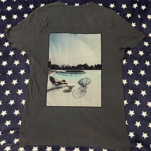 Limitato t-shirt - En limitato t shirt i stl L. Trycket på ryggen. Priset är fast!! Hör av dig vid några frågor.