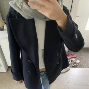 Blå kappa  - Perfekt nu till hösten, super fin och super skön!💕💕