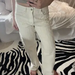 Dessa unika lowwaisted jeans från zara!! Helt slutsålda på zara!!!🍒🫧🫧🌈💓❤️❤️