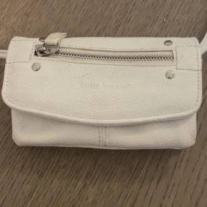 Liten vit handväska  - Liten men fin vit handväska 