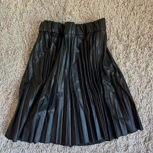 Svart kjol från nakd💝