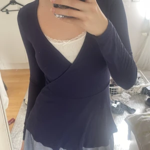 långärmad tröja - långärmad jättemjuk tröja från NLY TREND, jättefin att matcha med ett spets linne under som på bilden, använd gärna köp nu <3