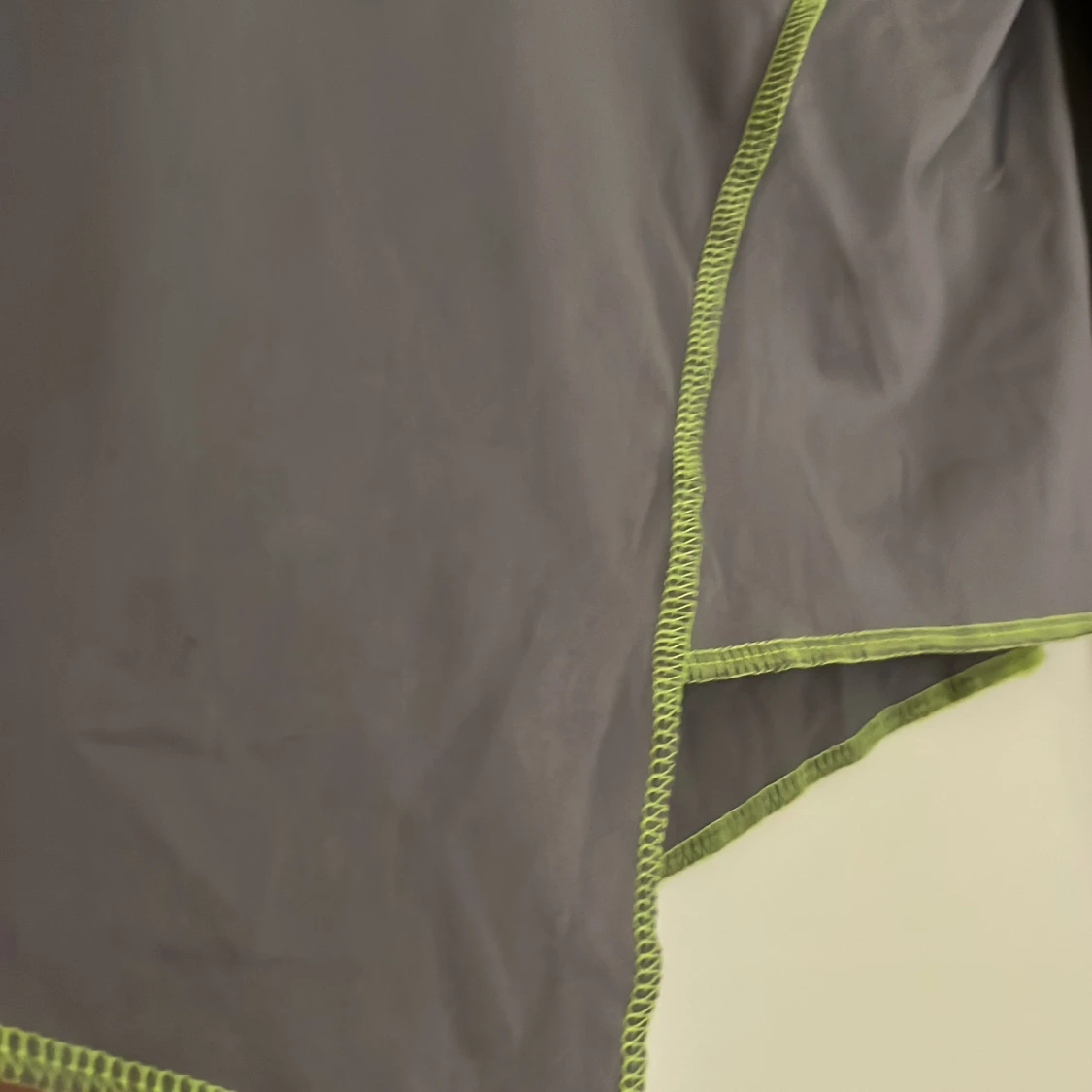 Långärmad topp med detaljer. - 90