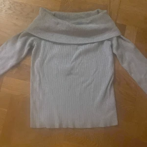 Tröja storlek Small - Ribbstickad tröja i storlek Small, kr 40