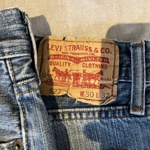 Levi’s 527 Jeans - Levi’s Jeans som tyvärr inte kommer till användning! Modell 527 bootcut i snygg vintage modell