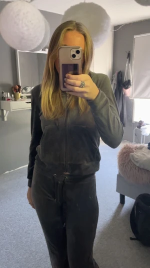 Mjukisset Gina tricot  - Säljer detta fina set från Gina💗 storlek S hela setet!  Mycket bra skick!!  100kr för hela setet 