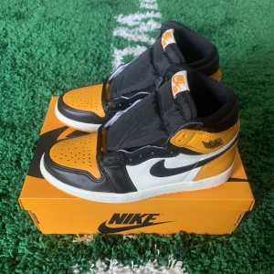 Air jordan 1 retro high OG taxi/yellow toe - Size US 6 = EU 38,5. Condition brand new. All original + receipt. Please send a message before buying.