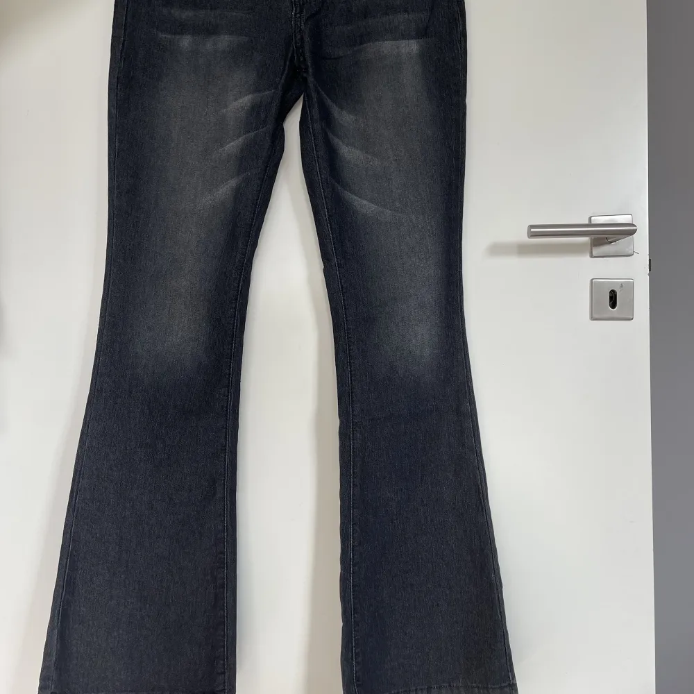 Ett par jätte snygga liknade Ltb jeans. Använd 0 gånger har kvar paketen de kom i. Köpt för 250kr säljer för 200kr man kan köpa de direkt för 210 och de är i storlek xs. Skriv vid frågor . Jeans & Byxor.