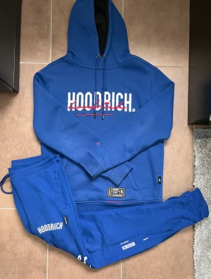 Hoodrich set - En av mina favorit hoodrich setter. Använt 2 gånger eftersom den inte passar mig. Hör av för frågor Kan diskutera priset