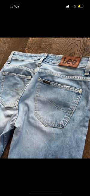 Jättefina Lee jeans som jag köpte här på plick men storleken blev lite fel. 💕 Inga defekter, 400kr