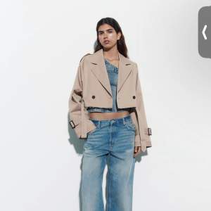 Zara jacka, trenchcoat i beige. Storlek xs-s  