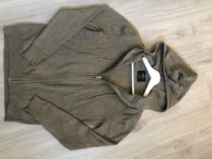 Springfield zip tröja - Fin stickad kofta från springfield som aldrig är använd då den har varit för liten