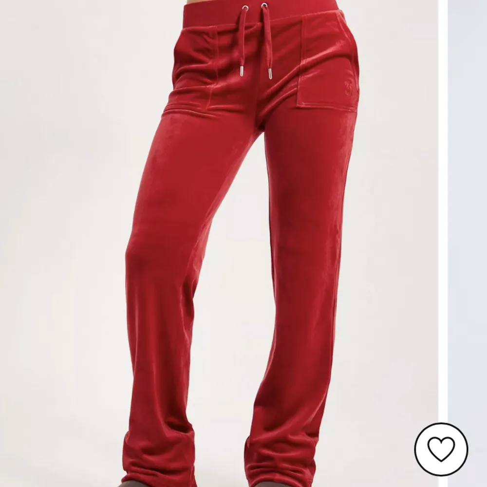 Röda juicy couture byxor i storlek XL säljer byxorna och matchande tröja (i en annan annons!) för att jag inte gillade färgen på mig själv, den är nästan helt oanvänd har aldrig används utomhus eller liknande. Om du vill ha fler bilder skriv privat🌸💕💞. Jeans & Byxor.